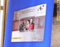 L'immagine del foglietto italiano, che Poste non ha ancora diffuso, era presente nello stendardo mostrato oggi