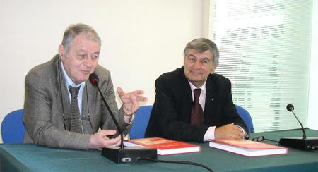 Il volume è stato presentato settimana scorsa a “Veronafil”; da sinistra, l'autore Valter Astolfi e il presidente dell'Aicpm Piero Macrelli