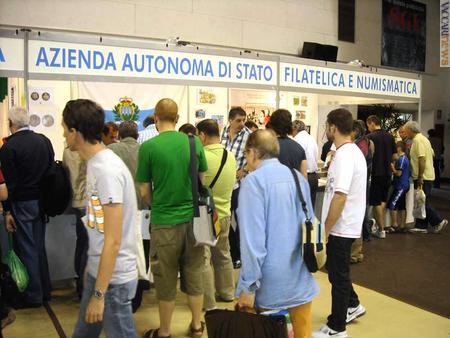 Lo stand dell’Azienda autonoma di stato filatelica e numismatica alla recentissima “San Marino 2011”