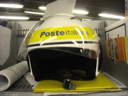 Poste introduce un sistema elettronico per l'impiego corretto del casco
