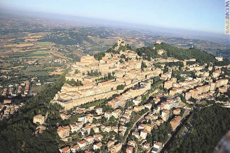 Dopo aver ricordato con un foglietto del 2008 il centro storico di San Marino e il monte Titano, l'Azienda autonoma spazierà sui siti italiani e poi stranieri considerati Patrimonio dell'umanità 