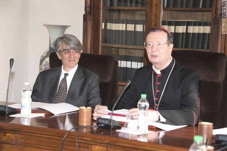 Dall'1 settembre Mauro Olivieri (a sinistra nella foto) è il capo dell'Ufn; a convalidarne la nomina, il cardinale presidente del Governatorato, Giovanni Lajolo (a destra)