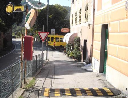 L'ufficio postale di San Lorenzo della Costa, frazione collinare di Santa Margherita Ligure (Genova) 