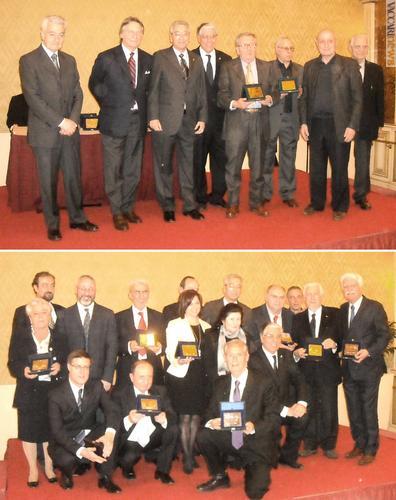Il gruppo dei premiati “alla fedeltà” e quello degli “insigni” presenti alla serata, ancora con Sebastiano Cilio, Carlo Giovanardi e, nella seconda foto, anche con Antonio Mondardo