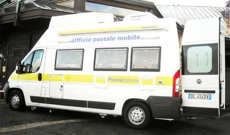 Un furgone adibito ad ufficio postale mobile (foto d'archivio)