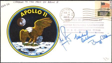Il plico per l'Apollo XI, venduto dall'azienda Vaccari passando da 10mila a 21mila euro. Porta le firme dei tre astronauti: Neil Armstrong (la prima), Michael Collins e Edwin “Buzz” Aldrin
