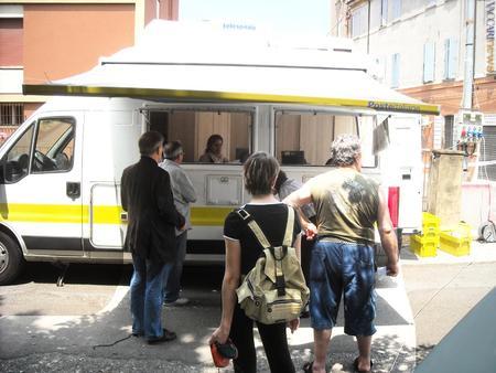 Finale Emilia (Modena) - L’ufficio postale mobile attivato subito dopo l’emergenza