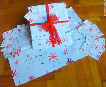 La cartolina augurale e la carta da regalo, doni del Comune di Milano