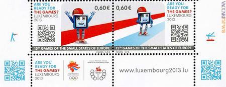 I due francobolli tecnologici e parte delle citazioni presenti sui bordi dei fogli contenenti cinque serie