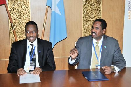 Il direttore generale dell’Upu Bishar Hussein (a sinistra) ed il ministro somalo Abdullahi Hersi