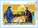 Uno dei due francobolli natalizi dell’Italia