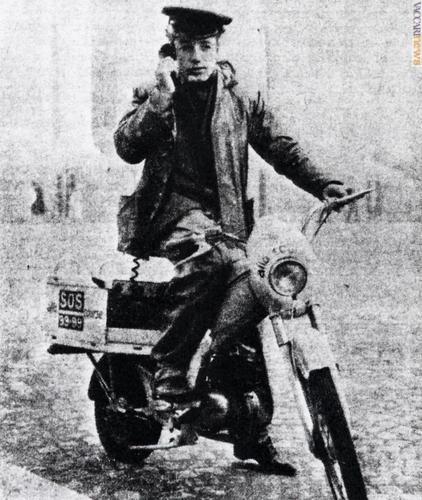 La foto che accompagna la nota: il motociclo disponeva di un radio telefono