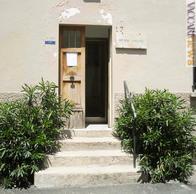 La porta dell’ufficio postale di Montegiardino (nella foto) resterà ancora aperta?