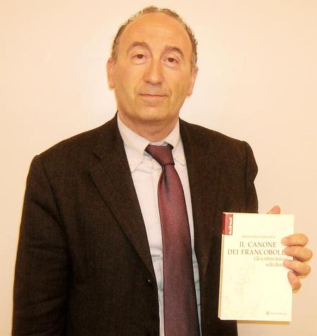 L’autore, Francesco Giuliani, ed il suo ultimo libro, una settimana fa a “Milanofil”