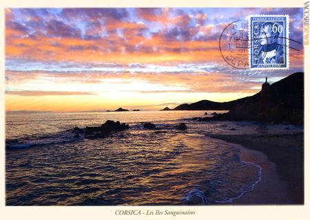 …alla Corsica (archivio Maurizio Amato), il riferimento postale caratterizza magliette e paesaggi in formato cartolina