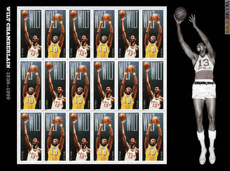 I due francobolli nel foglio completo da nove serie (© 2014 Usps); al retro figura la biografia del cestista