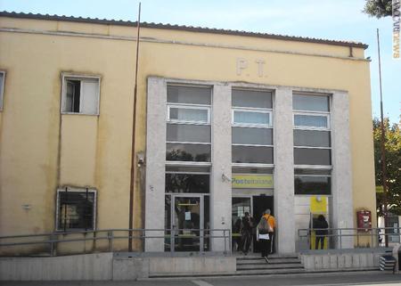 Tra i centri coinvolti, Pomezia (Roma): nella foto, il suo ufficio postale
