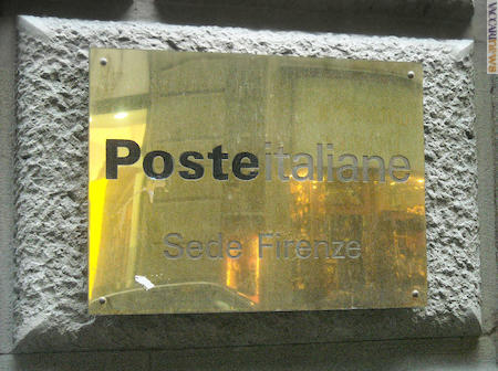 Appuntamento a domani, davanti alla sede fiorentina di Poste italiane (nella foto)