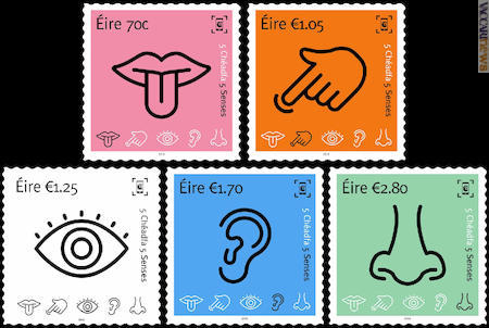 Cinque francobolli per i cinque sensi. Nascondono... sei sorprese, una è digitale