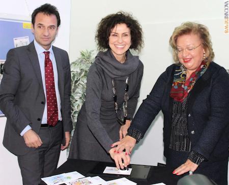 Da sinistra, il responsabile per la filatelia Pietro La Bruna, la presidente Luisa Todini e la prefetto Emilia Zarrilli