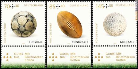 I tre francobolli; ma si aggiunge una busta postale che impiega il primo soggetto
