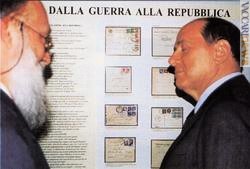 Dopo gli Antichi stati e la Repubblica (qui una foto dell’allestimento con Bruno Crevato-Selvaggi e Silvio Berlusconi), tocca al Regno: Montecitorio torna ad ospitare buste e francobolli