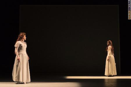 Sul palco, Federica Fracassi e Isabella Ragonese (foto: Lorenzo Ceva Valla)