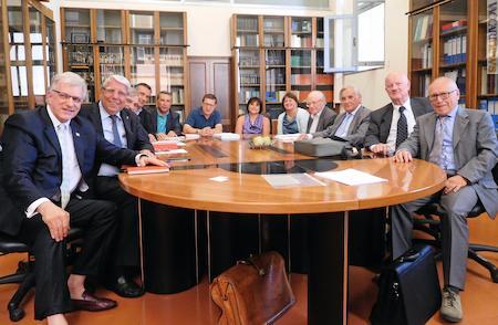 La riunione tra delegati del mondo filatelico e direzione generale degli archivi al Mibact (rappresentata dalle tre persone al centro) si è svolta ieri