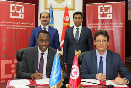 Alla firma: il segretario generale dell’Unione postale universale, Bishar Hussein (a sinistra), con il presidente e direttore generale della Poste tunisienne, Moez Chackchouk
