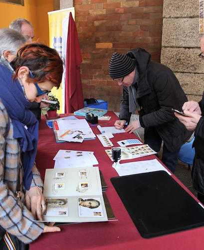 L’ultima emissione di quattro giorni fa (“Il genio femminile italiano”) in una foto diffusa dal Comune di Lodi