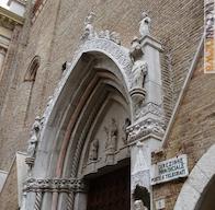Il portale romanico-gotico