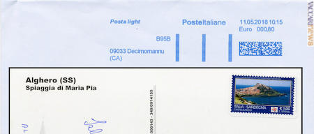 La cartolina con l’etichetta della Quattro mori post, imbustata e presentata a Poste italiane per il recapito. Non presenta tracce di annullamento