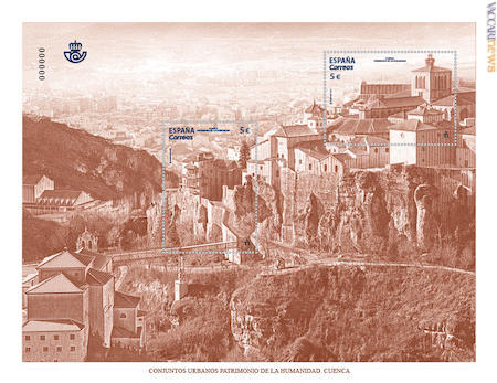 Il foglietto dedicato a Cuenca: contiene due francobolli da 5,00 euro ciascuno