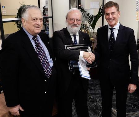 Il recentissimo riconoscimento della Fepa: da sinistra, il vicepresidente Giancarlo Morolli, il premiato Bruno Crevato-Selvaggi, il presidente José-Ramón Moreno