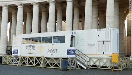 L’ufficio postale mobile di piazza San Pietro