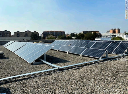 Dai tetti di Milano l’energia fotovoltaica per le necessità di Poste italiane