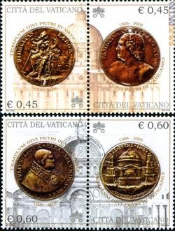 I quattro francobolli per il mezzo millennio dei cantieri che hanno rinnovato la basilica di san Pietro propongono le medaglie coniate all'epoca