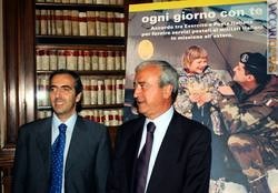 I ministri Maurizio Gasparri e Antonio Martino durante la cerimonia (fonte: ministero della Difesa)