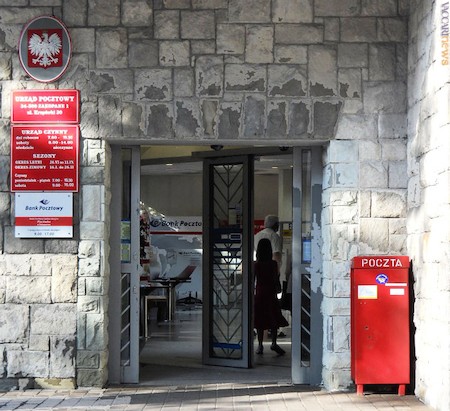 Polonia - L’ufficio postale in ulica Krupówki 20 a Zakopane (Tatra) fotografato da Beniamino Bordoni
