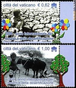 I due francobolli alternano le foto in bianco e nero (che richiamano la drammatica attualità) a disegni colorati (la speranza per il futuro)