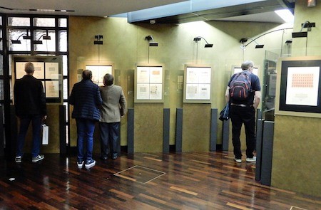 I reperti erano esposti nella sala blindata del Musée des timbres et des monnaies