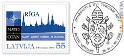 Il francobollo lettone per il summit della Nato e l'annullo vaticano che registra il viaggio di Benedetto XVI in Turchia