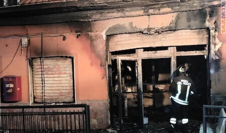 L’ufficio postale andato a fuoco (foto: Comune - Lenin Montesanto comunicazione & lobbying)