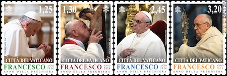 I quattro francobolli rappresentano papa Francesco in meditazione