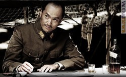 Il generale Tadamichi Kuribayashi al tavolo di scrittura