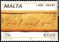 Un recente francobollo maltese con la doppia denominazione