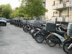 I motocicli dovranno essere protetti, laddove ancora non sono esistenti, da pensiline, allestite vicino all'uscita dei portalettere