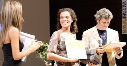 La vincitrice della sezione «Lettera al genio della lampada», Arianna Gandolfi, tra Alessia Ventura e Omar Fantini
