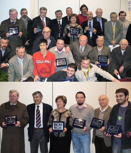 I premiati con il presidente della Federazione fra le società filateliche italiane, Piero Macrelli. Sotto, i campioni (da sinistra: il presidente del Circolo filatelico mantovano, Carlo Negri, il presidente federale Piero Macrelli, Annamaria Messina, Marco Sangalli, Luciano Calistani e Marco Occhipinti)