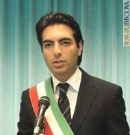 Un anno fa il vicesindaco di Riccione, Lucio Berardi, ha rappresentato la città alla cerimonia inaugurale della «Fiera internazionale»